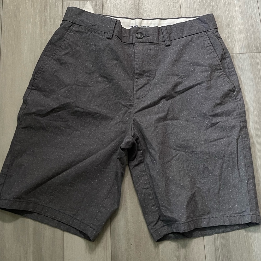 Old Navy Ultimate Slim Built-in Flex Men’s Polka Dot 10 inch Khaki Shorts